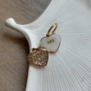 Adresówka dla psa z żywicy w kształcie serca – personalizowana (różne kolory)