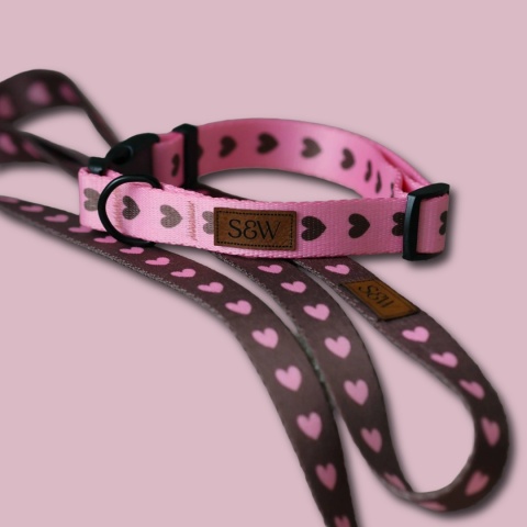 Smycz miejska dla psa w serduszka, personalizowana, brązowa – Psiamore